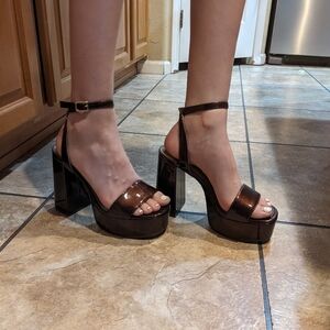 Brown strappy chunky heels size 6.5